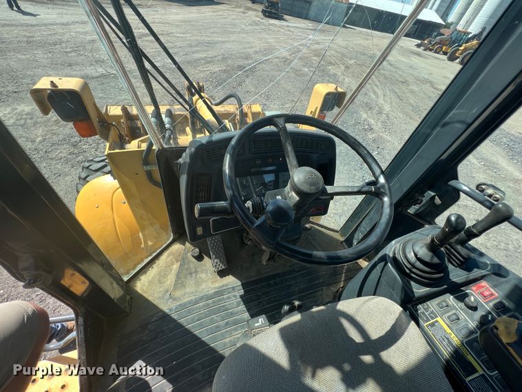 image for item JX9429 2002 John Deere 444H  wheel loader