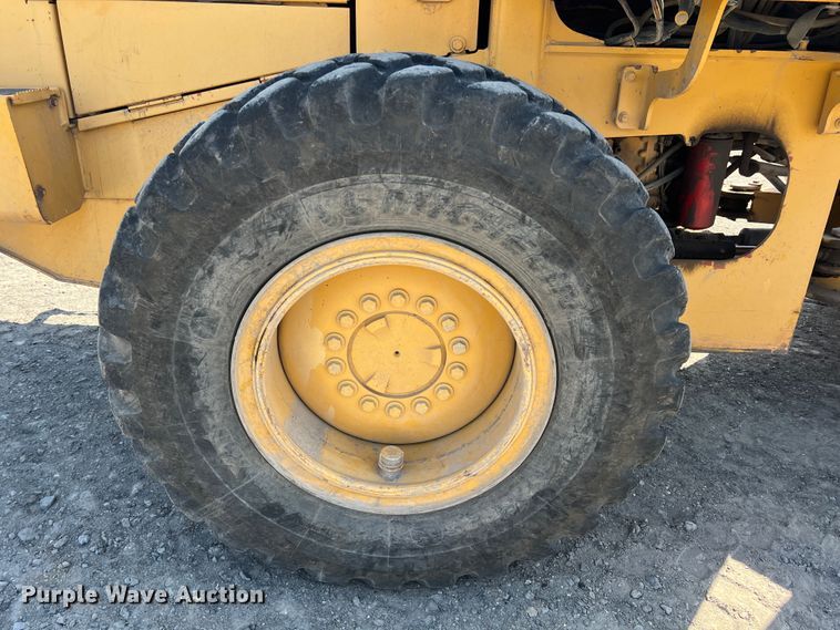 image for item JX9429 2002 John Deere 444H  wheel loader