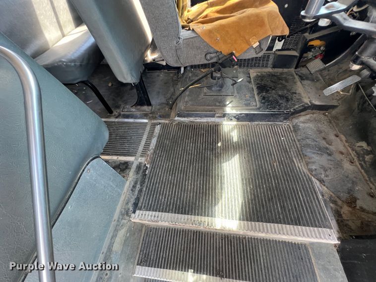 image for item JX9438 2004 International CE200  school bus