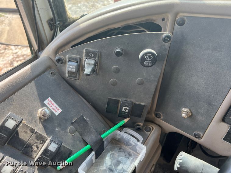 image for item JX9438 2004 International CE200  school bus