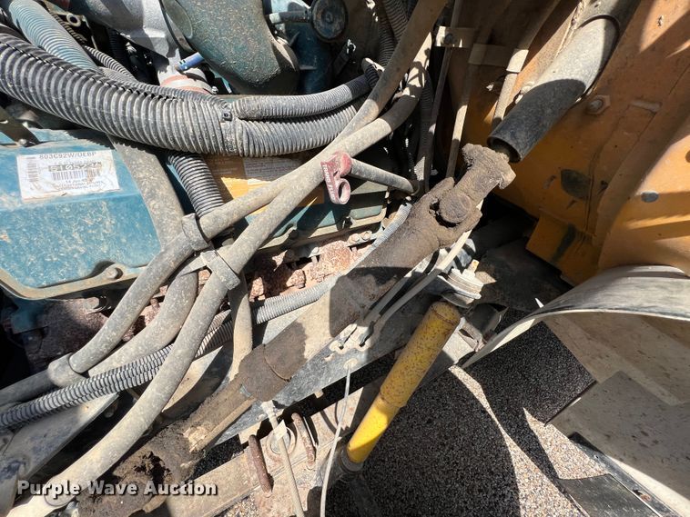 image for item JX9438 2004 International CE200  school bus