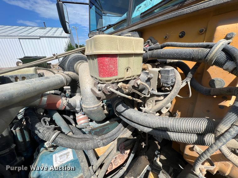 image for item JX9438 2004 International CE200  school bus