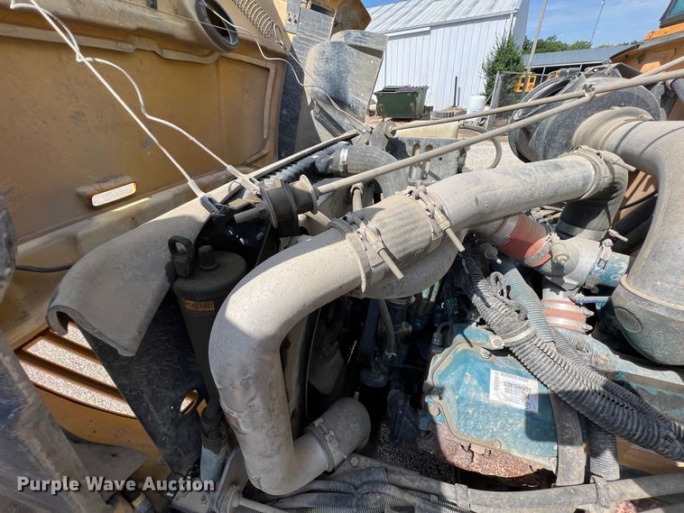 image for item JX9438 2004 International CE200  school bus