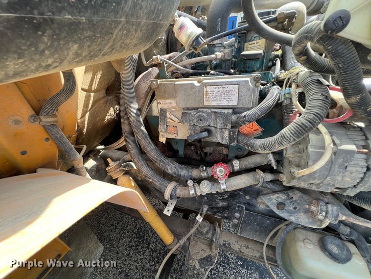 image for item JX9438 2004 International CE200  school bus