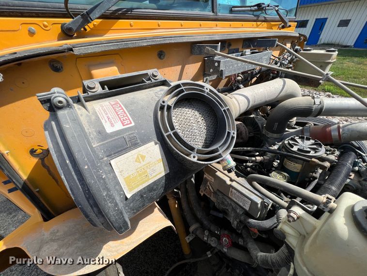 image for item JX9438 2004 International CE200  school bus