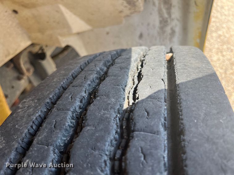 image for item JX9438 2004 International CE200  school bus