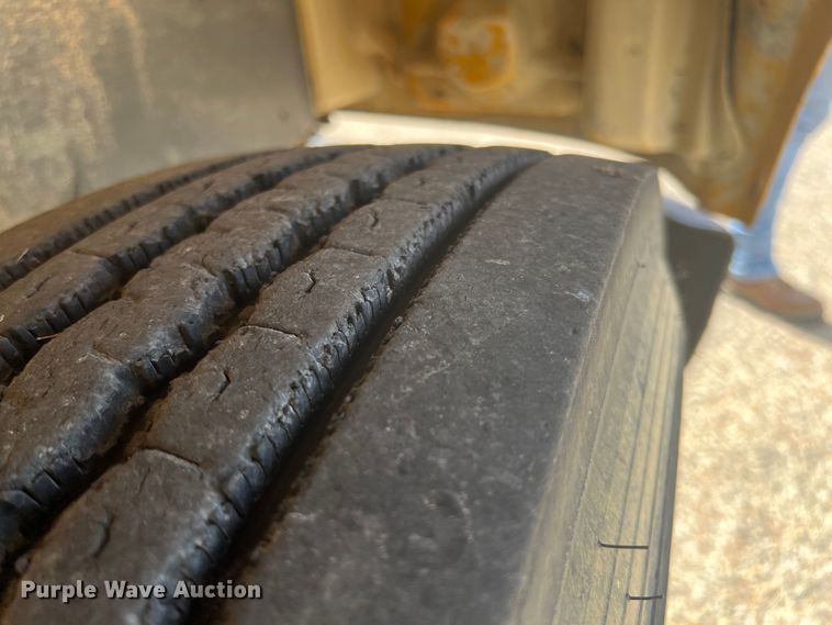 image for item JX9438 2004 International CE200  school bus