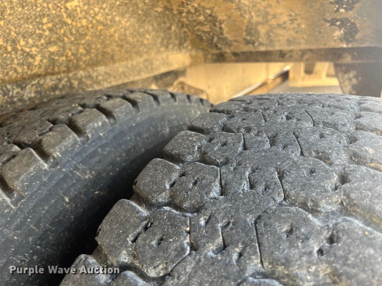 image for item JX9438 2004 International CE200  school bus