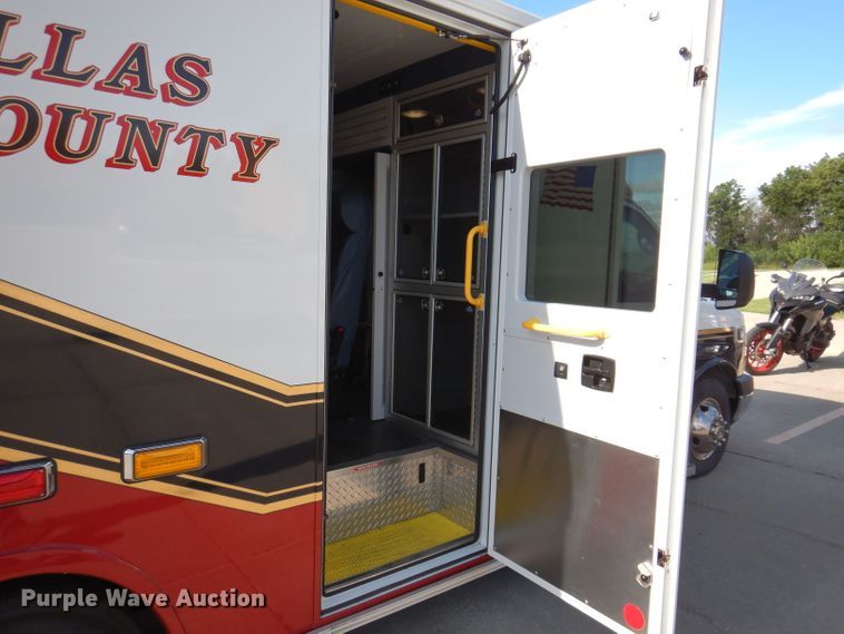 image for item KP9470 2015 Chevrolet Express G4500  ambulance