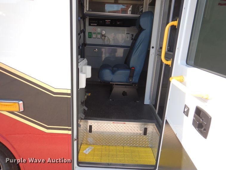 image for item KP9470 2015 Chevrolet Express G4500  ambulance