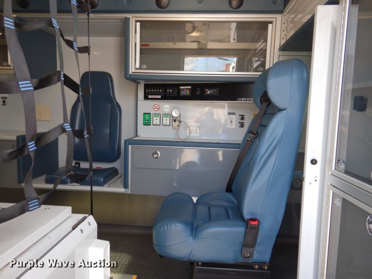 image for item KP9470 2015 Chevrolet Express G4500  ambulance