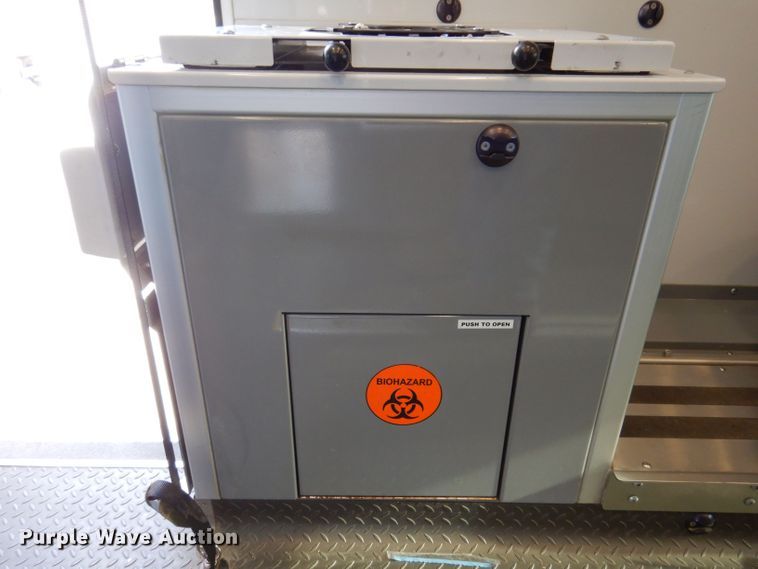 image for item KP9470 2015 Chevrolet Express G4500  ambulance