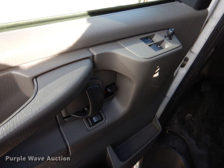 image for item KP9470 2015 Chevrolet Express G4500  ambulance