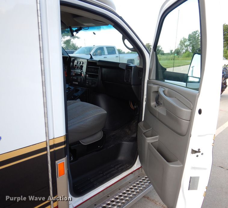 image for item KP9470 2015 Chevrolet Express G4500  ambulance