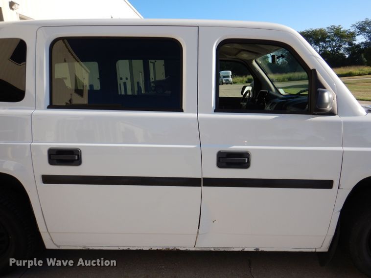 image for item KP9471 2014 VPG MV-1  handicap accessible van