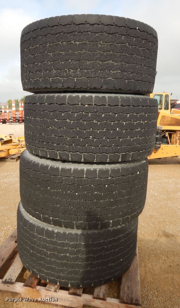 image for item KS9782 (4) 455/55R22.5 tires
