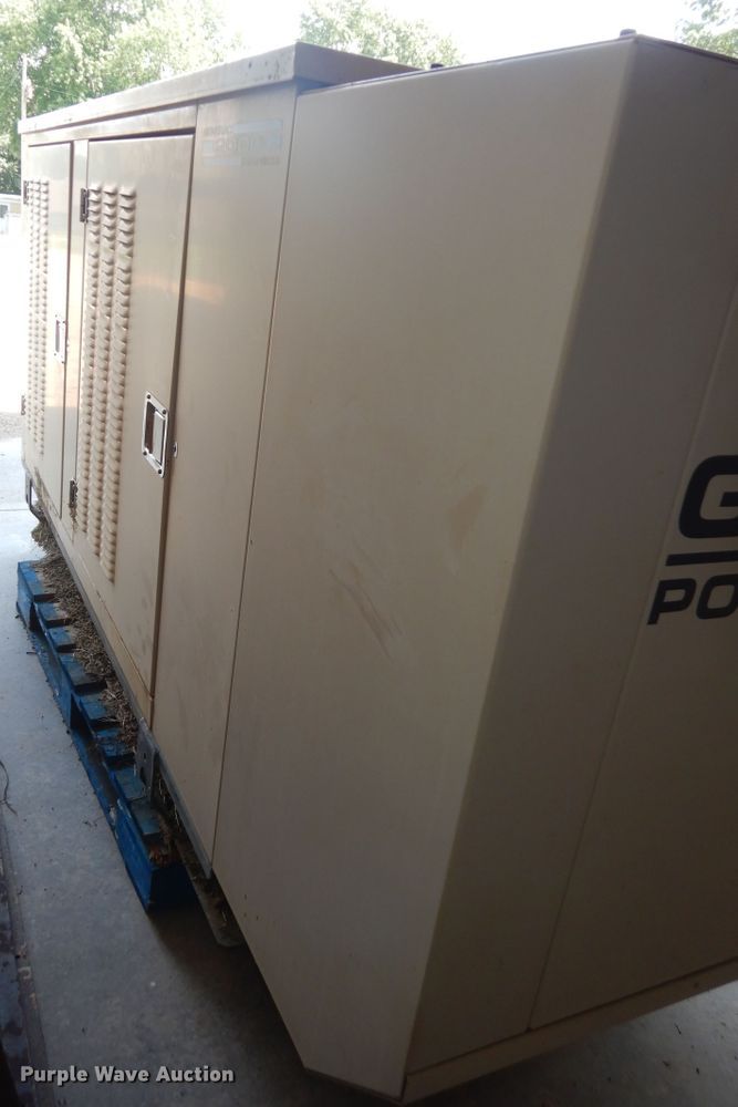 image for item KS9893 2000 Generac 20A03008S  generator