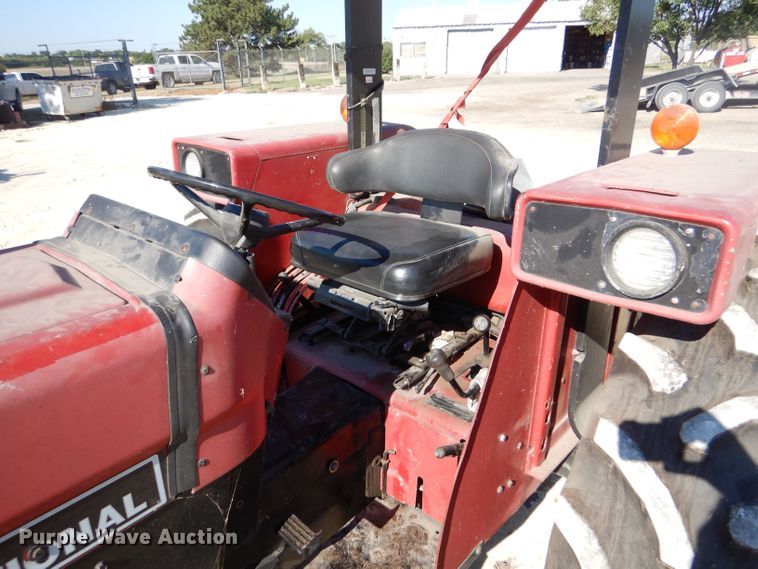 image for item LB9866 1991 Case IH 595  tractor