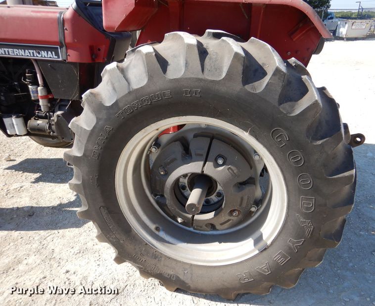 image for item LB9866 1991 Case IH 595  tractor