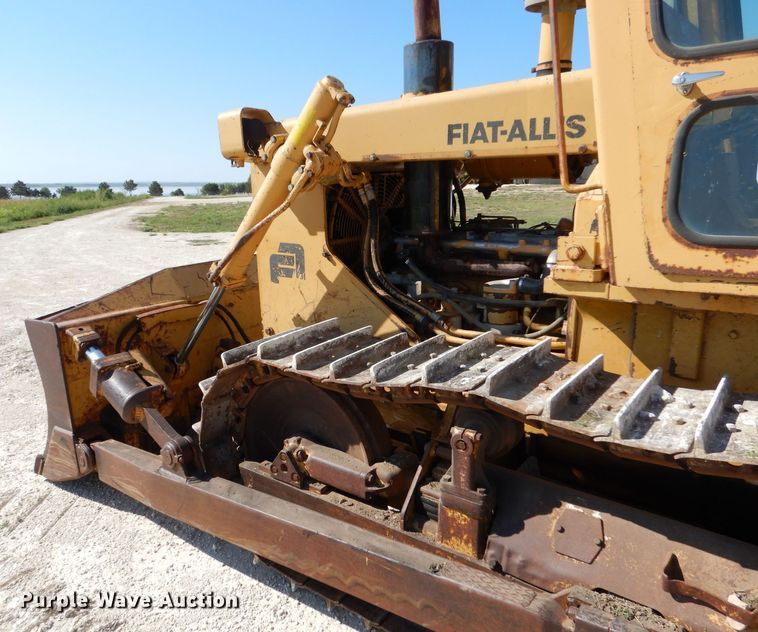 image for item LB9867 1982 Fiat-Allis 10C  dozer
