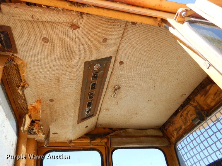 image for item LB9867 1982 Fiat-Allis 10C  dozer