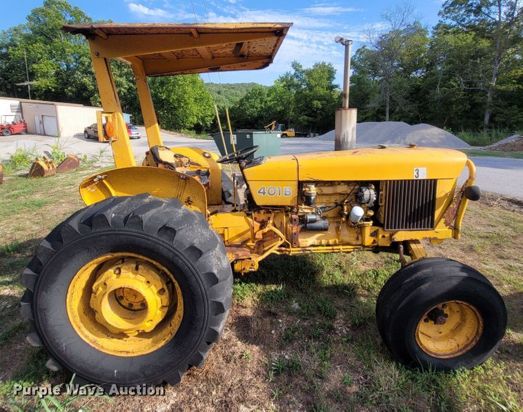 image for item LM9618 John Deere 401B  tractor