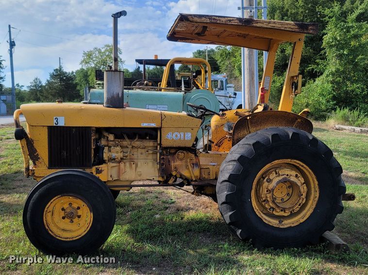 image for item LM9618 John Deere 401B  tractor