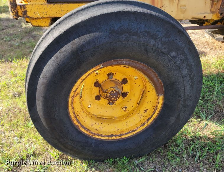 image for item LM9618 John Deere 401B  tractor