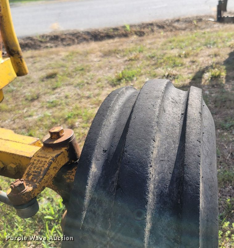 image for item LM9618 John Deere 401B  tractor