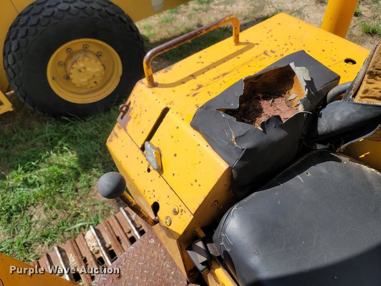 image for item LM9620 1977 John Deere 555  track loader