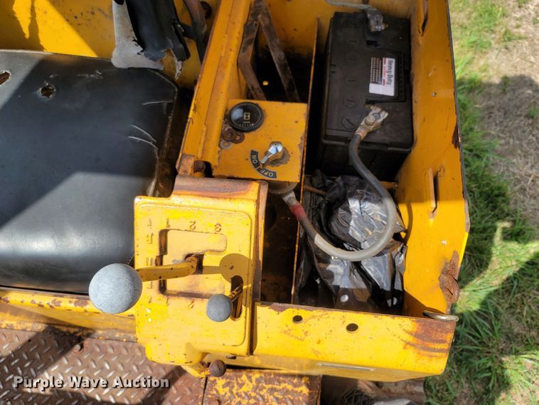 image for item LM9620 1977 John Deere 555  track loader