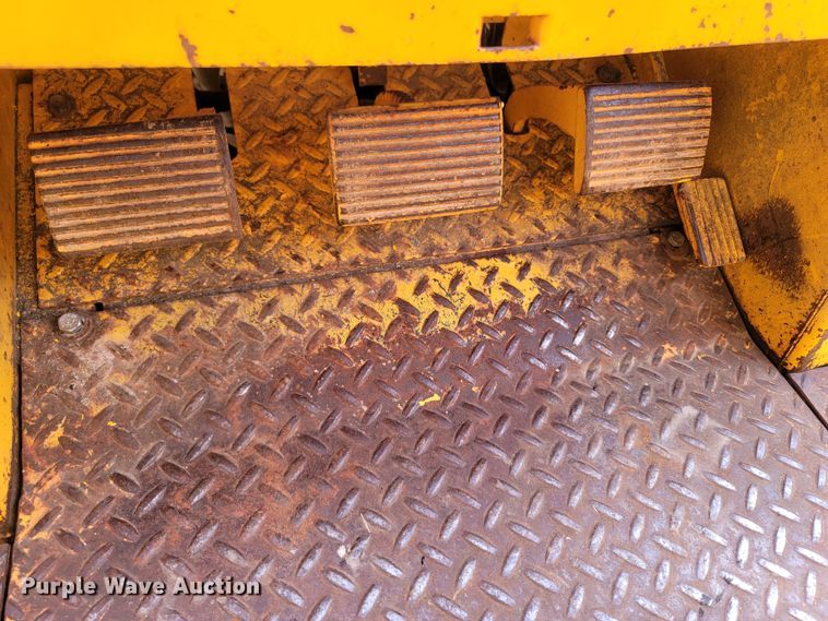 image for item LM9620 1977 John Deere 555  track loader