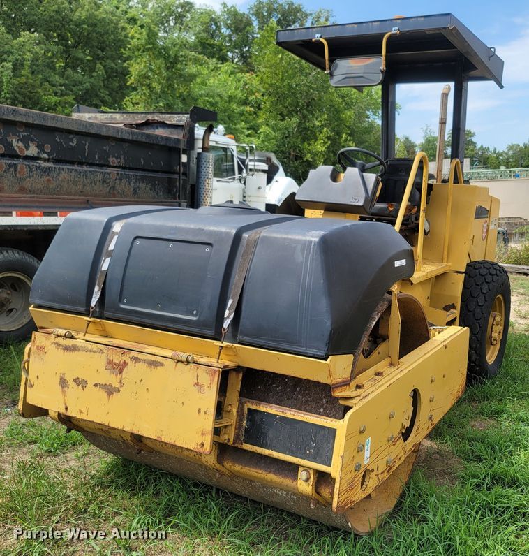 image for item LM9621 1995 Caterpillar CS433C  single drum vibratory roller