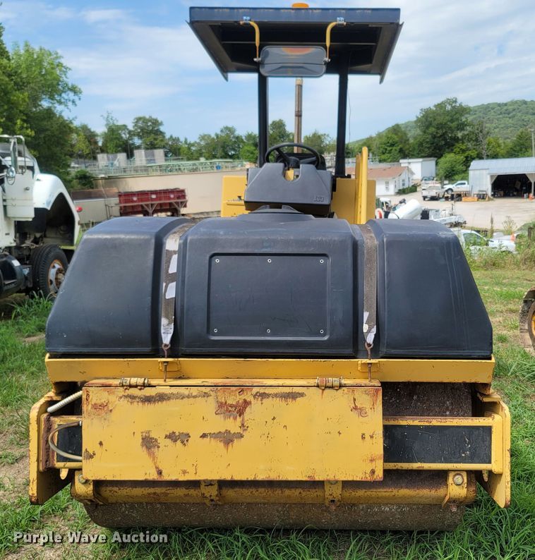 image for item LM9621 1995 Caterpillar CS433C  single drum vibratory roller