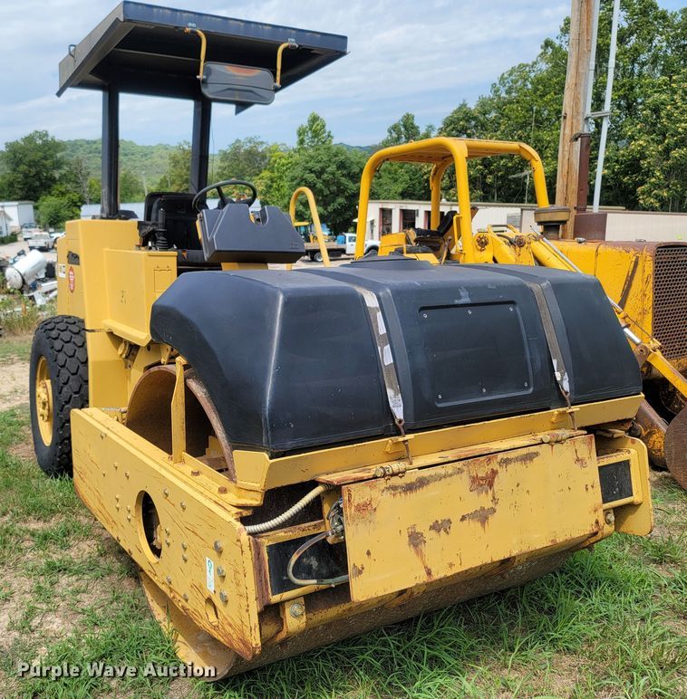 image for item LM9621 1995 Caterpillar CS433C  single drum vibratory roller