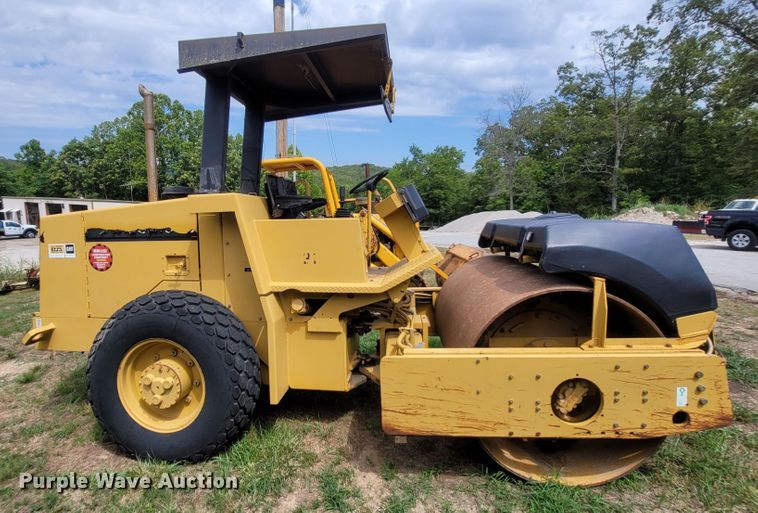 image for item LM9621 1995 Caterpillar CS433C  single drum vibratory roller