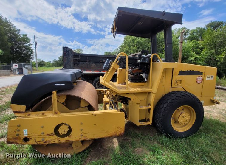 image for item LM9621 1995 Caterpillar CS433C  single drum vibratory roller