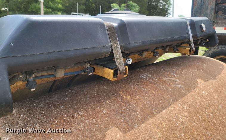 image for item LM9621 1995 Caterpillar CS433C  single drum vibratory roller