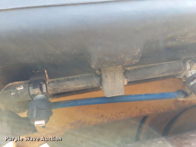 image for item LM9621 1995 Caterpillar CS433C  single drum vibratory roller