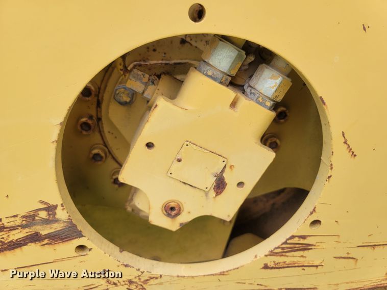 image for item LM9621 1995 Caterpillar CS433C  single drum vibratory roller