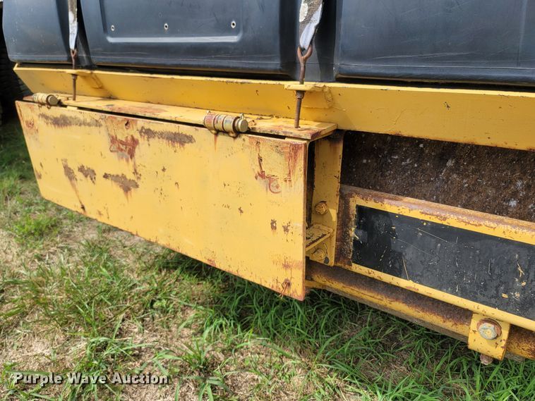 image for item LM9621 1995 Caterpillar CS433C  single drum vibratory roller