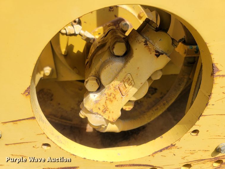 image for item LM9621 1995 Caterpillar CS433C  single drum vibratory roller
