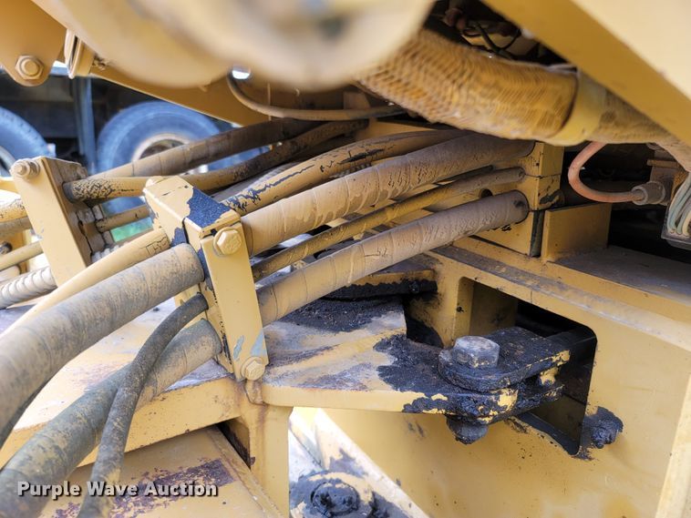 image for item LM9621 1995 Caterpillar CS433C  single drum vibratory roller