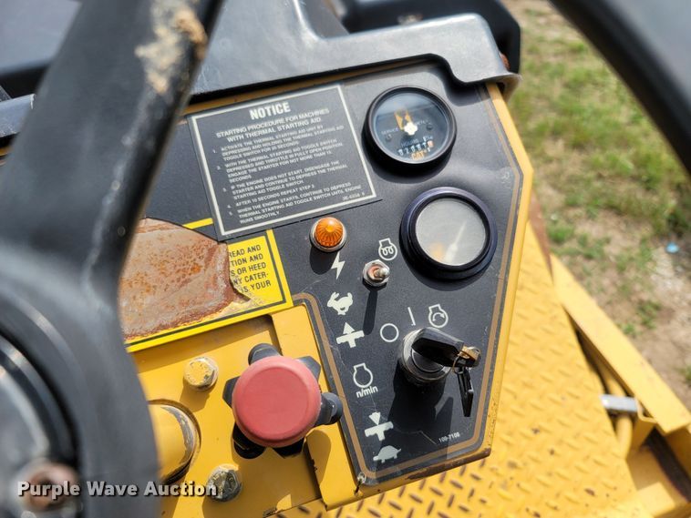 image for item LM9621 1995 Caterpillar CS433C  single drum vibratory roller