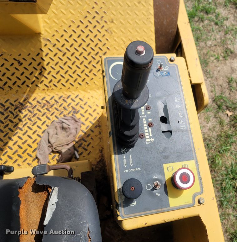 image for item LM9621 1995 Caterpillar CS433C  single drum vibratory roller