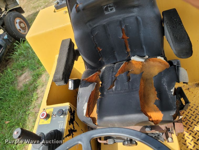 image for item LM9621 1995 Caterpillar CS433C  single drum vibratory roller