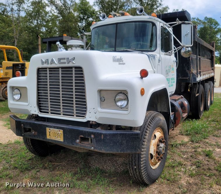 image for item LM9622 1984 Mack RD686S  dump truck