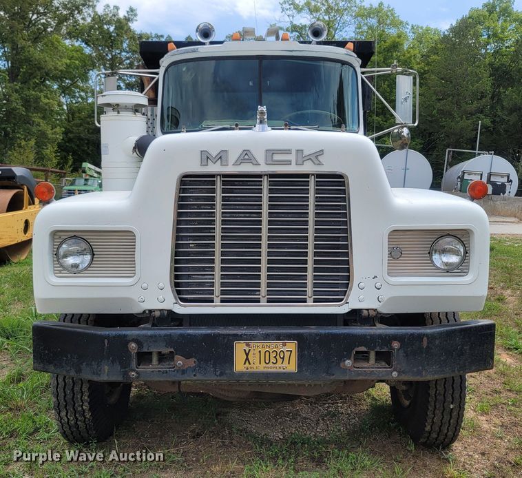 image for item LM9622 1984 Mack RD686S  dump truck