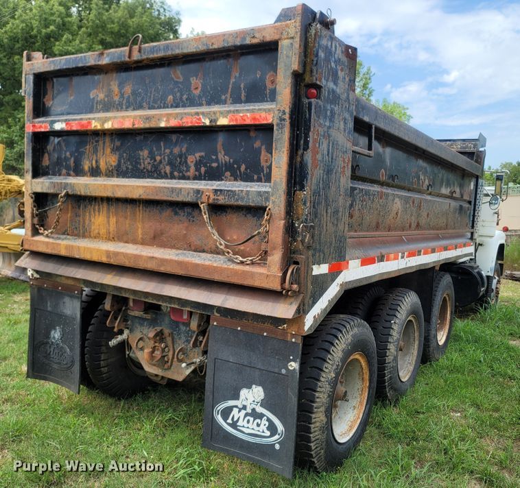 image for item LM9622 1984 Mack RD686S  dump truck