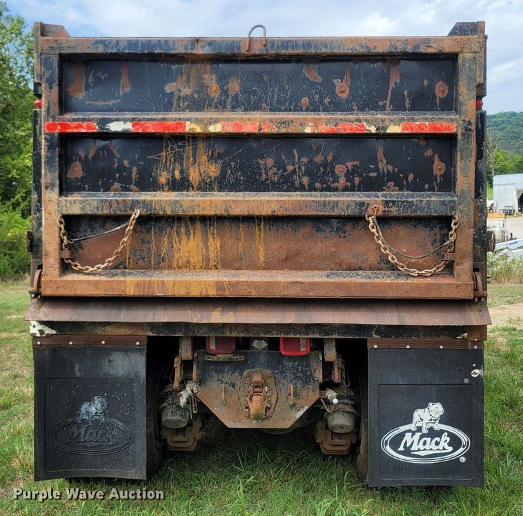 image for item LM9622 1984 Mack RD686S  dump truck